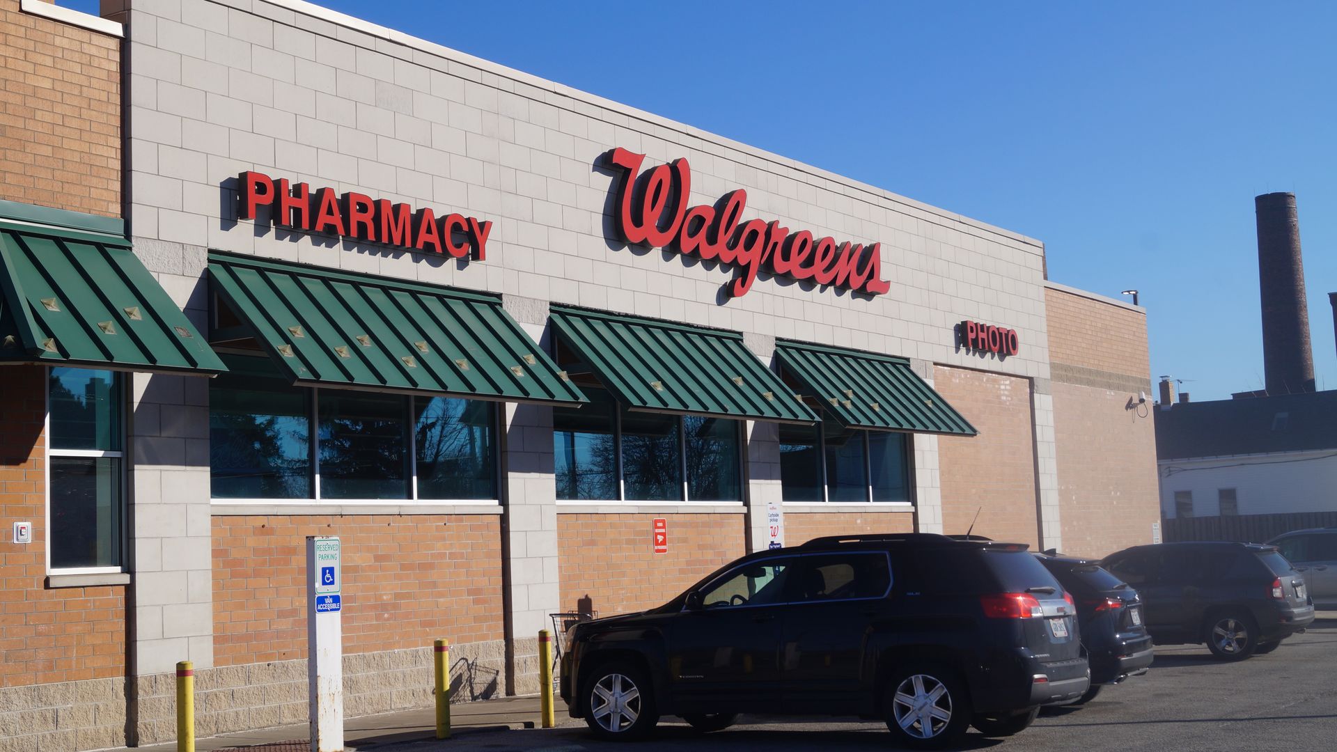 The side of a Walgreens building 