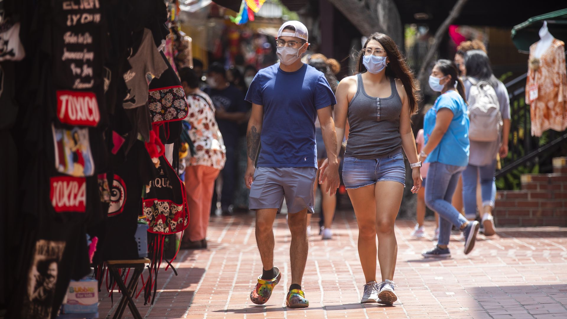 Picture of people in Los Angeles County wearing masks