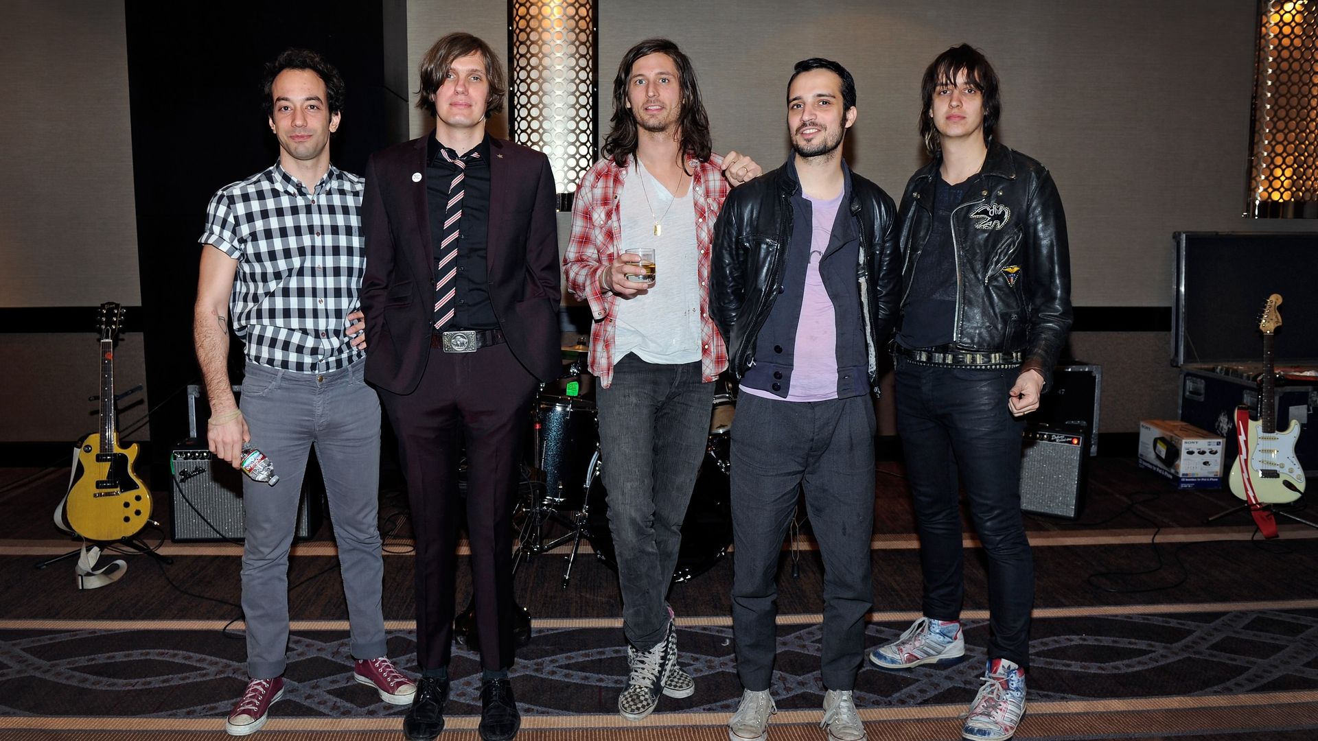 The band The Strokes standing together