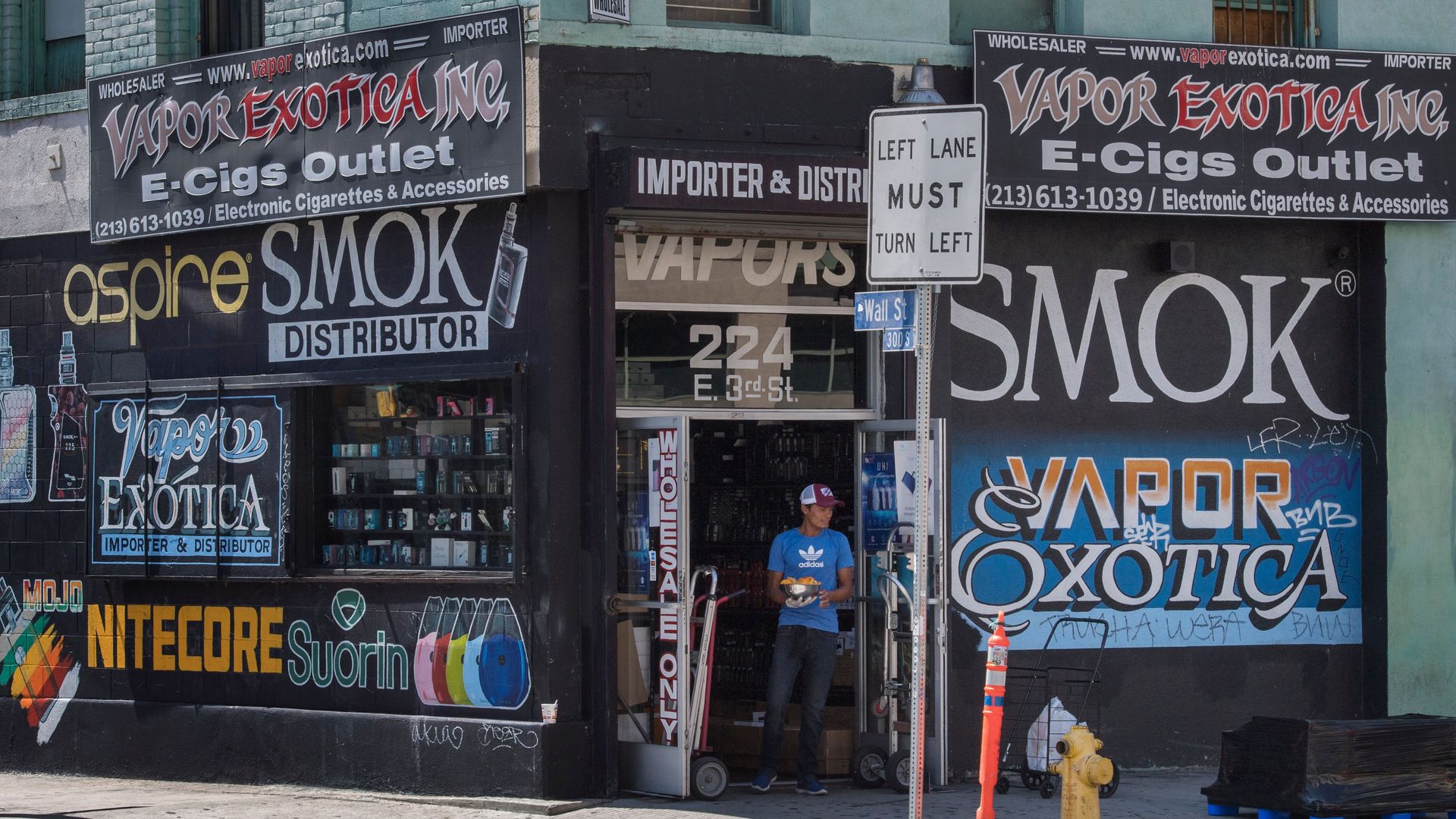A vaping store in Los Angeles County