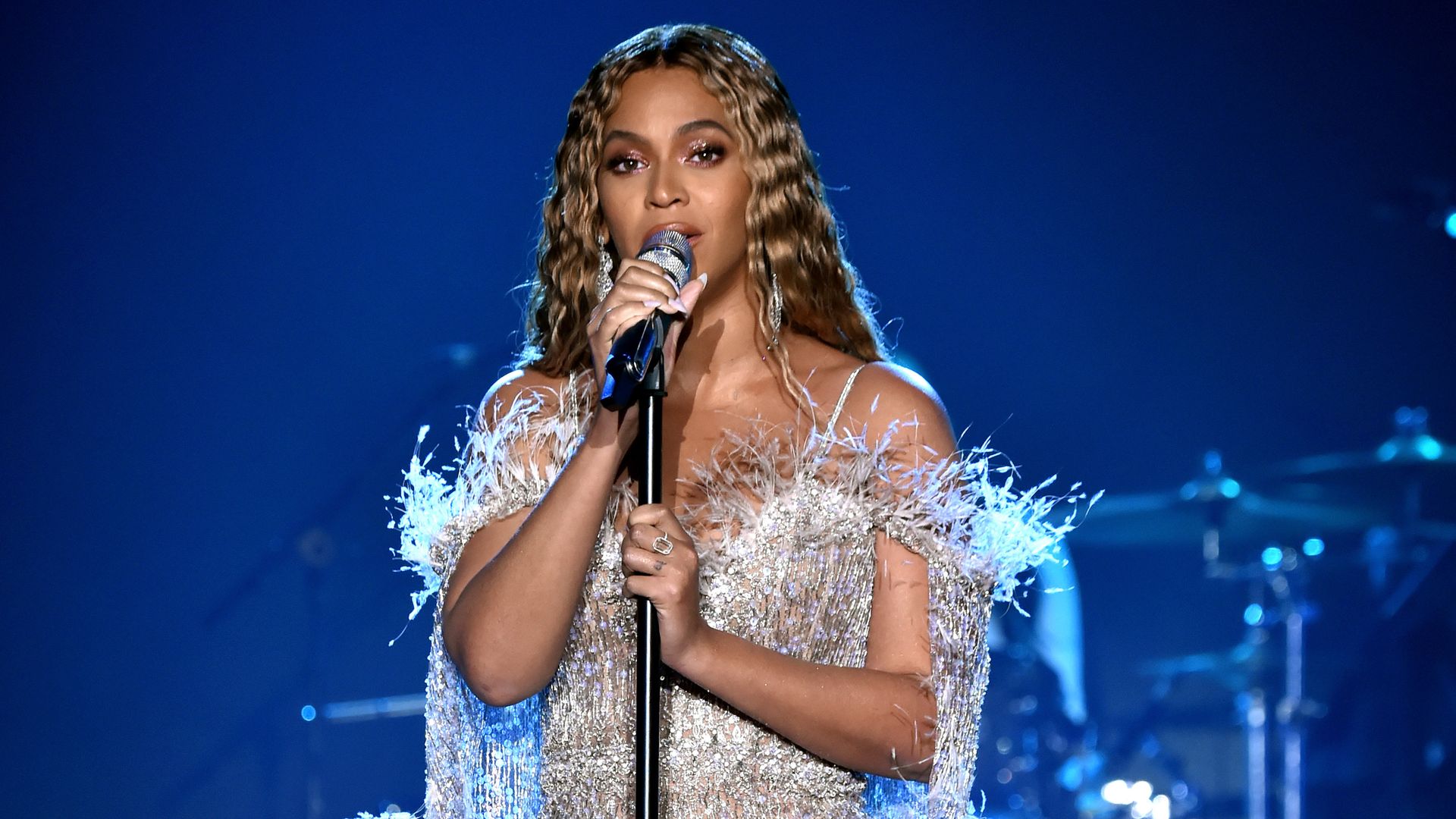 SANTA MONICA, CA - OCTOBER 11: Beyonce performs onstage during the City of Hope Spirit of Life Gala 2018 at Barker Hangar on October 11, 2018 in Santa Monica, California. 