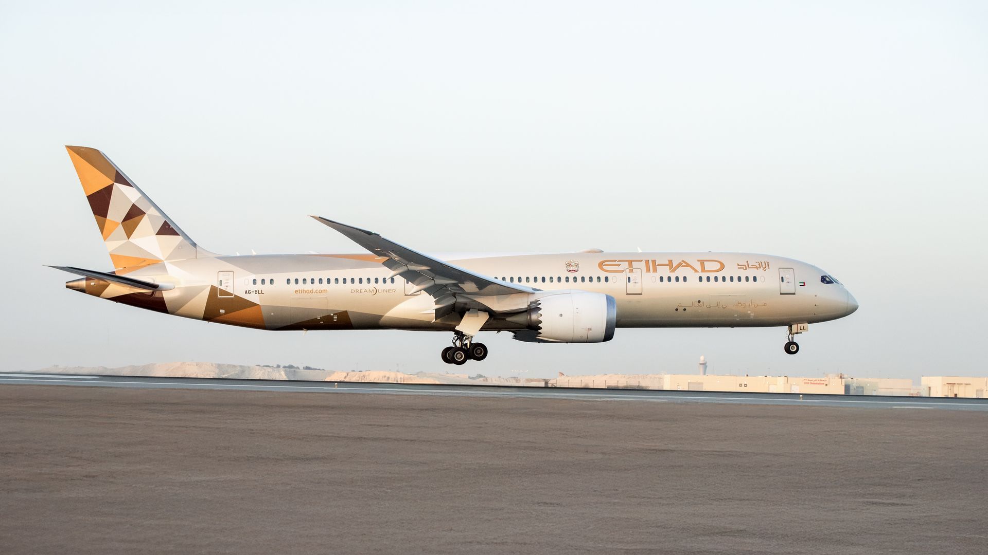 Etihad plane landing. 