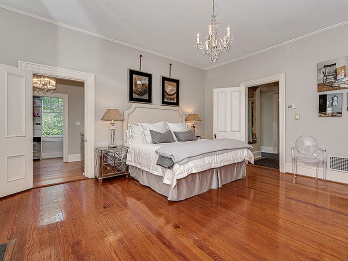 1700 Queens Road bed