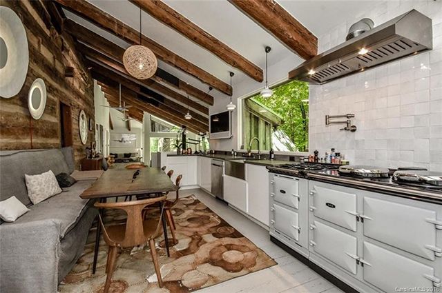 3301 Grey Road kitchen