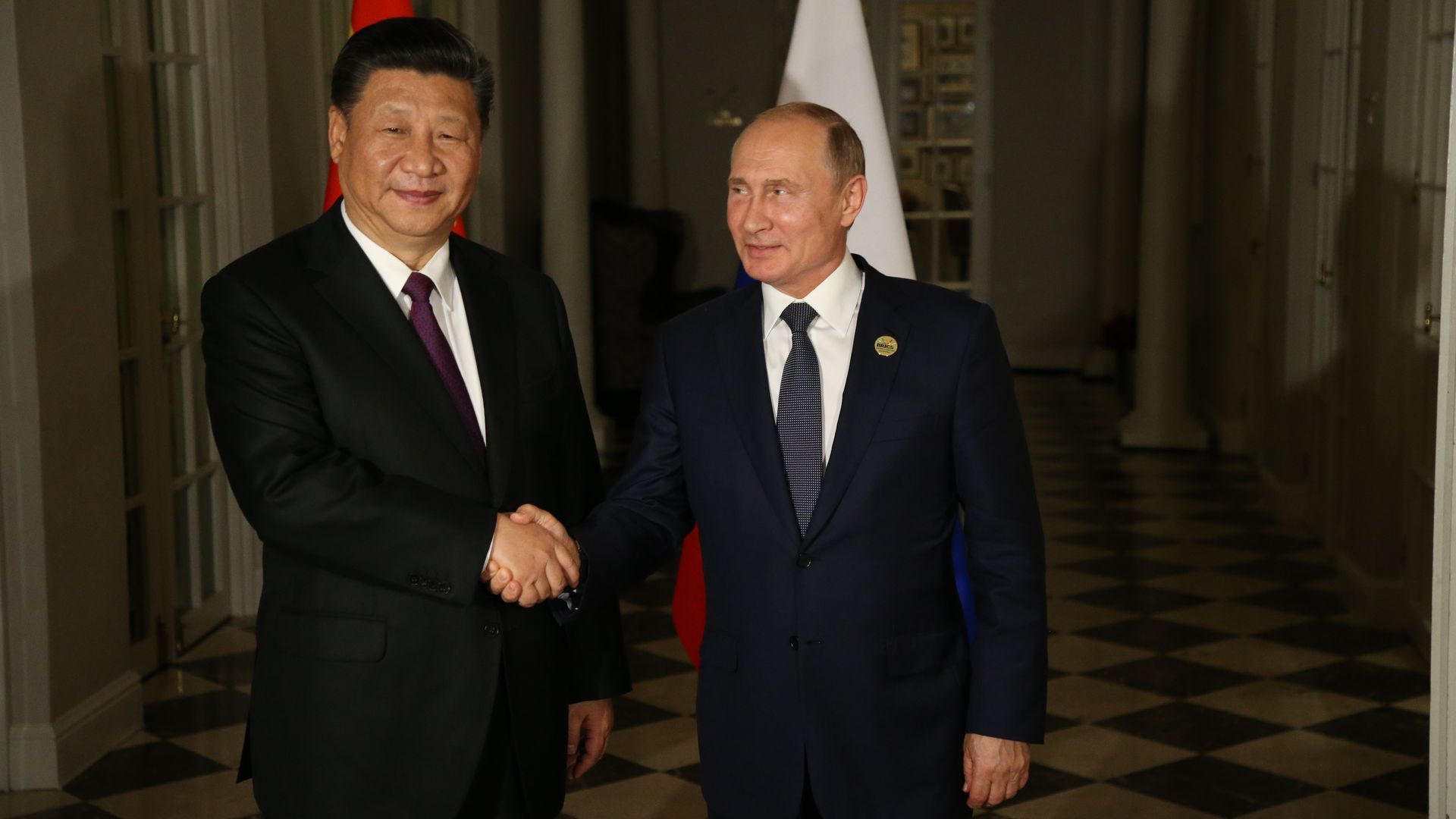 Photo of Chinese President Xi shaking hands with Russian President Putin