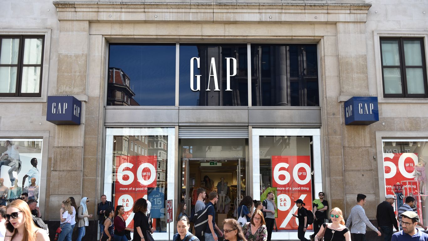 Gap could close hundreds of stores in a retail rout