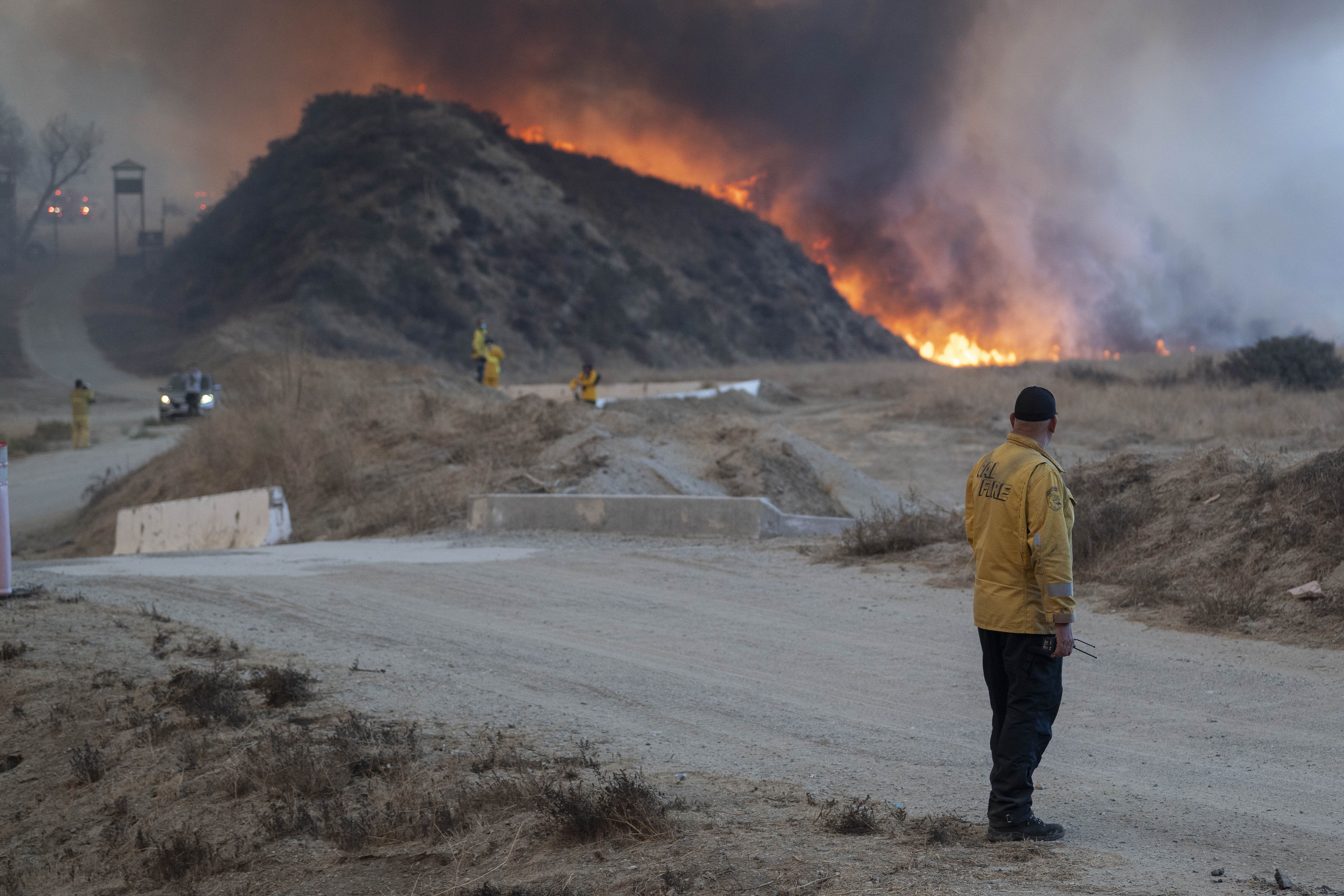 CALIFORNIA, USA - JANUARY 22: A Cal Fire captain asses the oncoming Hughes Fire to direct firefighters in California, United States on January 22, 2025. The new wildfire called 'Hughes Fire' tore through northern Los Angeles County, burning over 9,000 acres just hours after it was first reported. (P