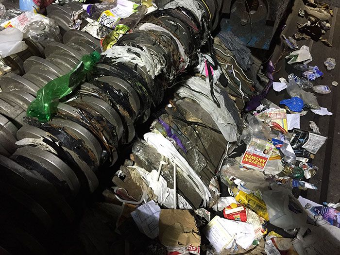 sorter-machine-at-recycle-facility