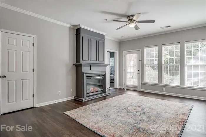 3212 Margellina Dr living room