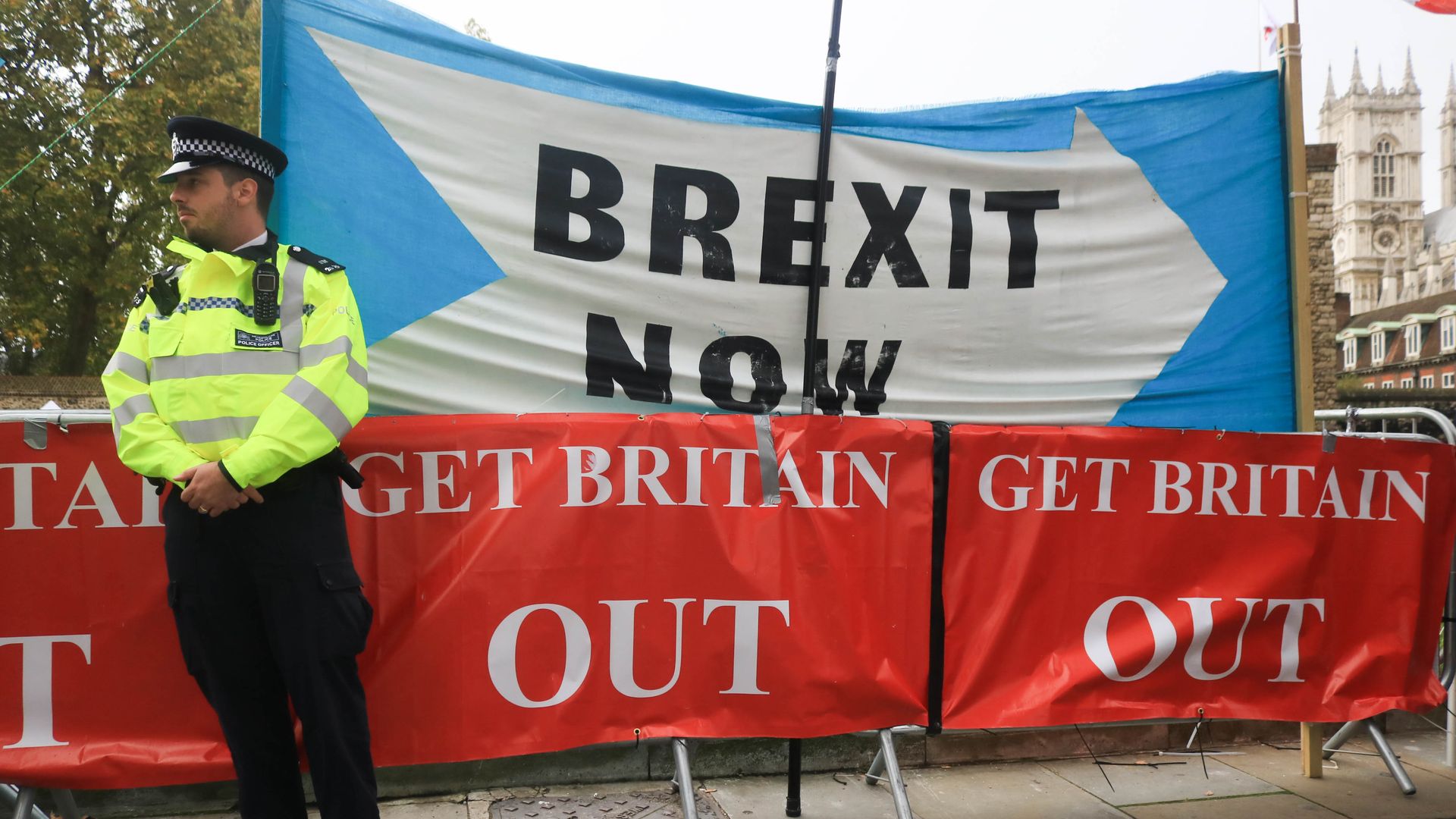 Protest banners by the Brexit Party.