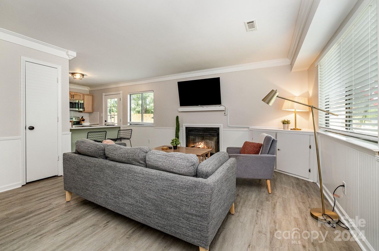 7226 Dorn Cir