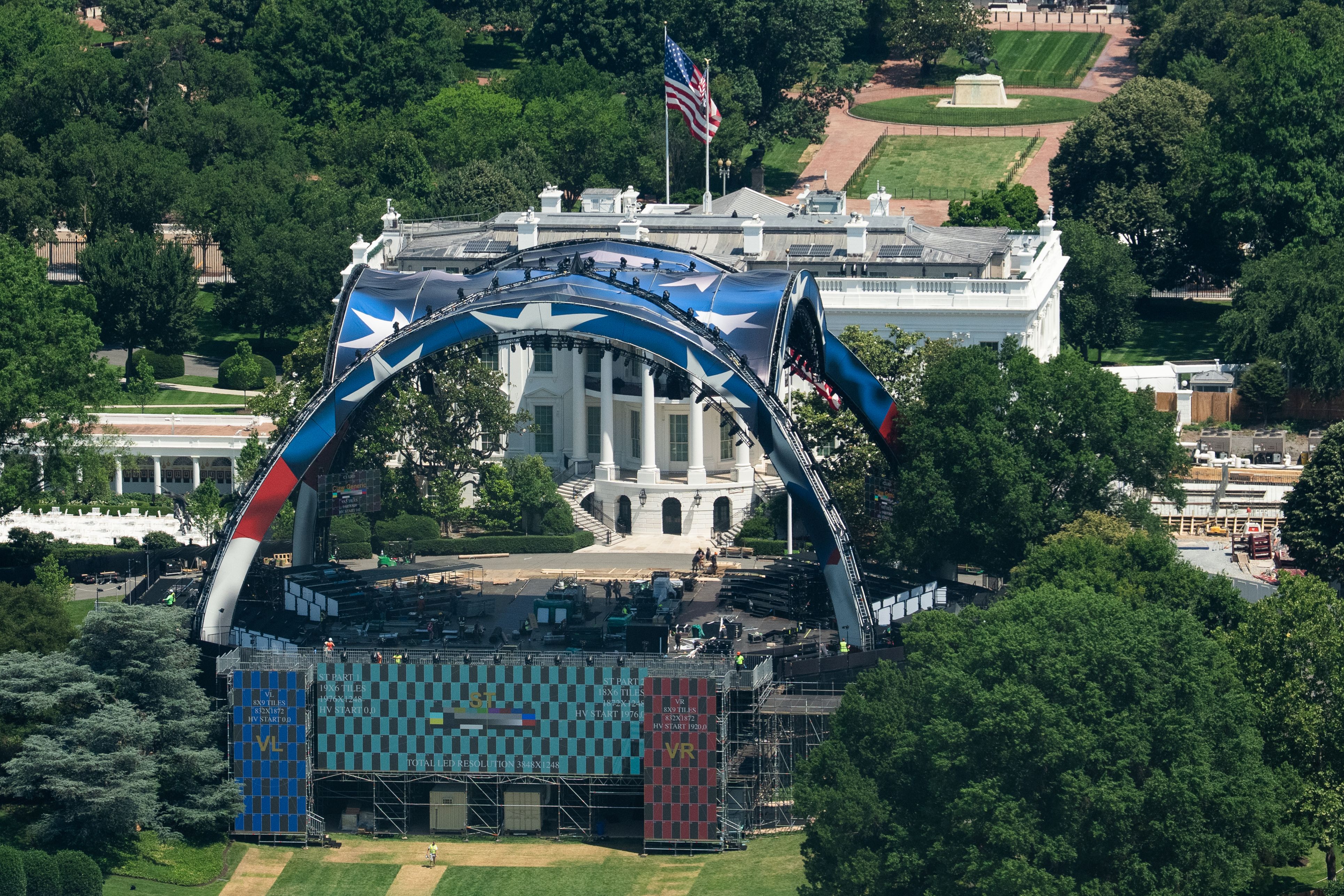 UFC preparations at the White House yesterday, as seen from the Washington Monument.