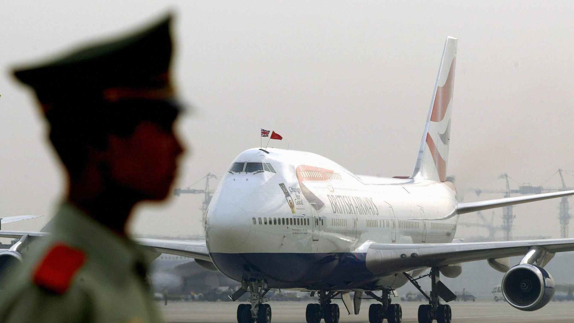 A British Airways Boeing 747 flies the Union Jack and Chinese flags upon its arrival at Beijing's Capital Airport, 05 September 2005.