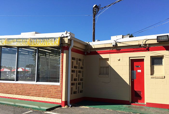 outside-restroom-at-zack's-hamburgers