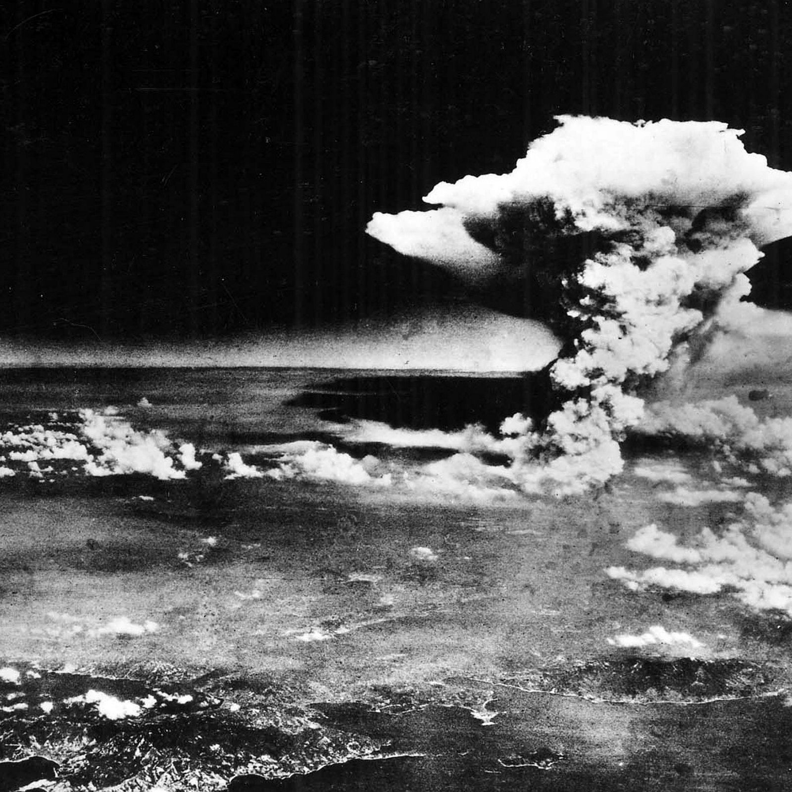 bomb　1104560 オプションお写真2枚目掲載 In photos: The atomic bombing of Hiroshima 80 years ago