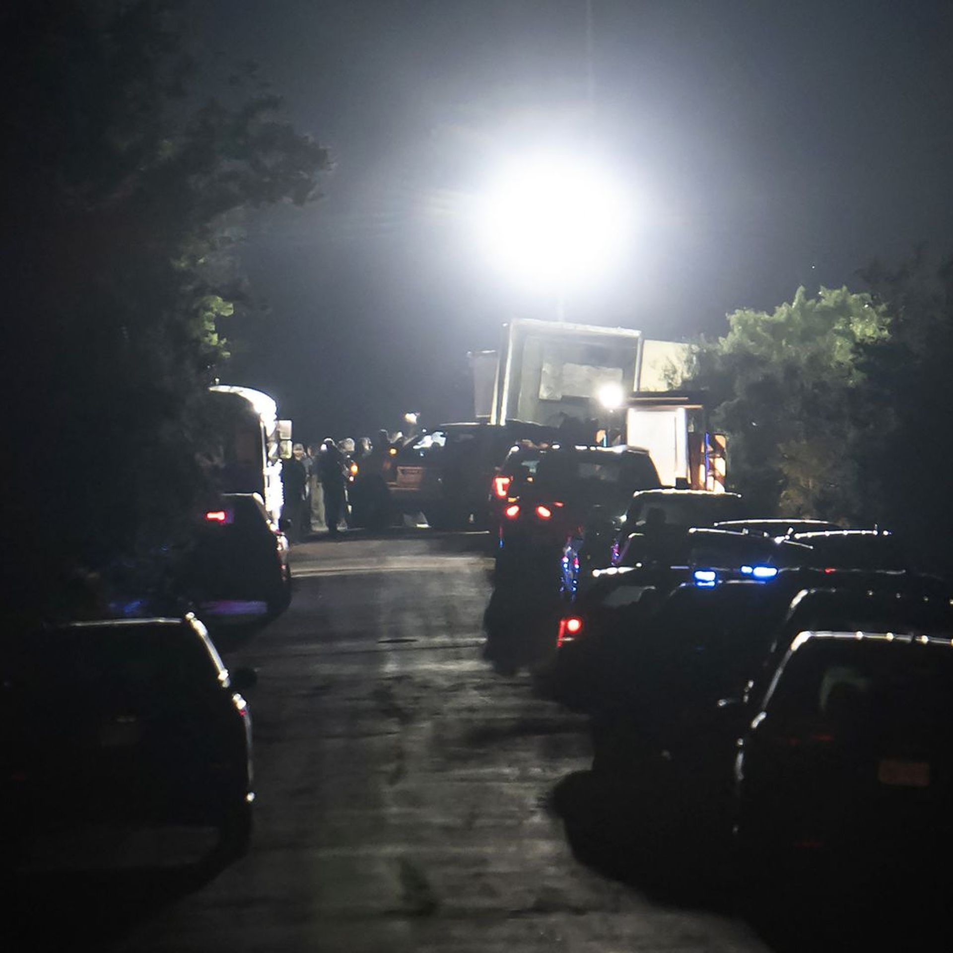 A picture of the police response after migrants were found dead in a trailer outside San Antonio