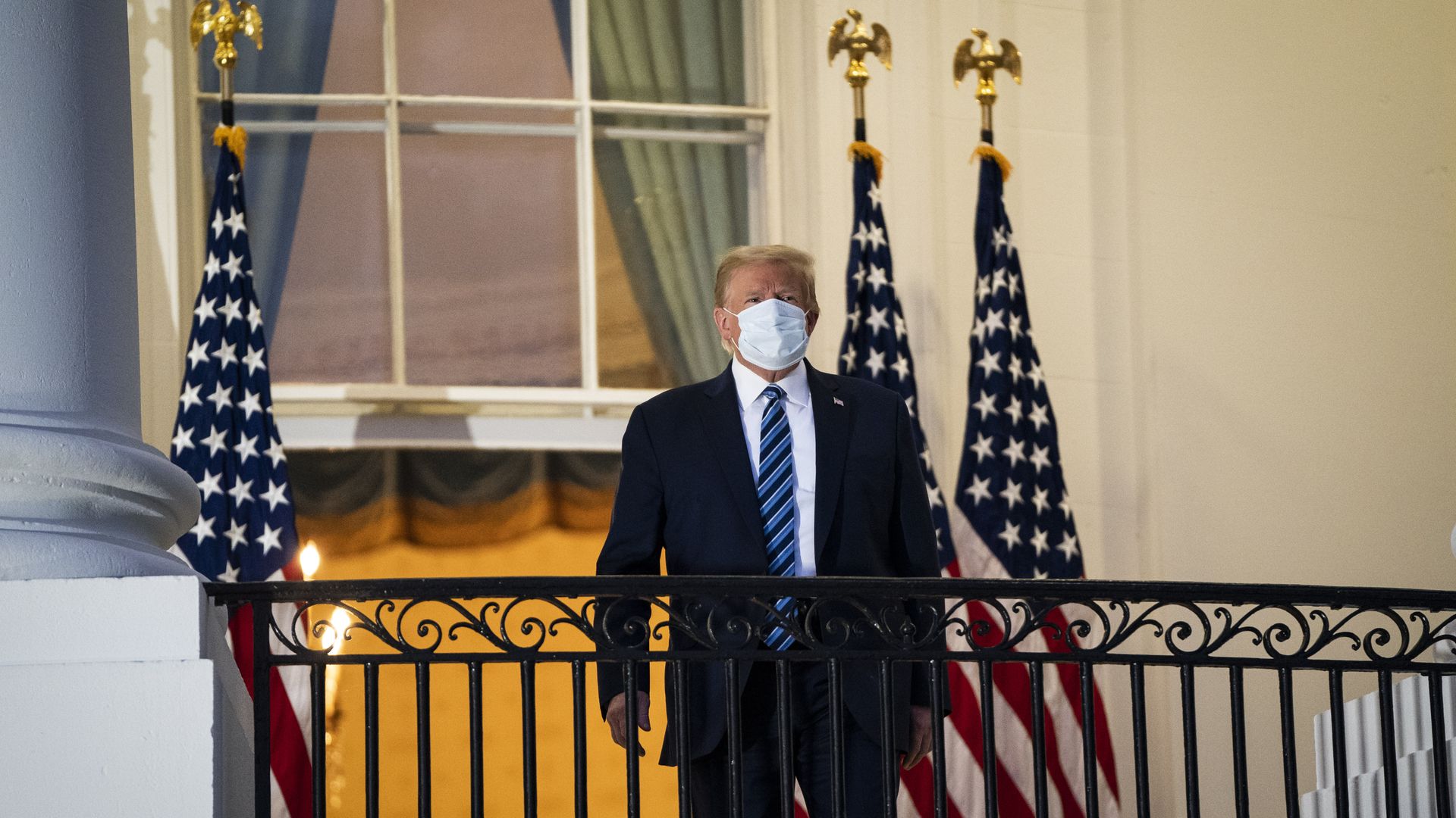 Trump wears a face mask at the White House