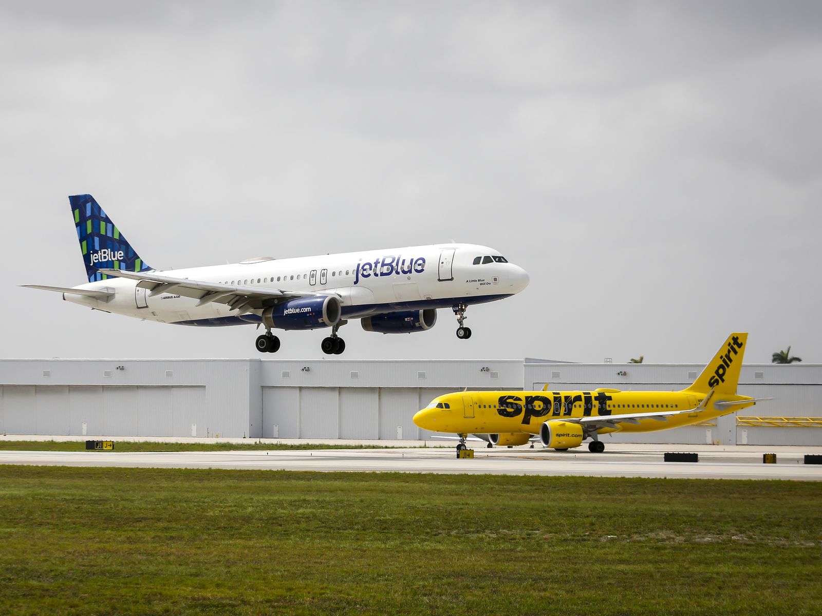 JetBlue-Spirit merger takes flight after Frontier deal terminated