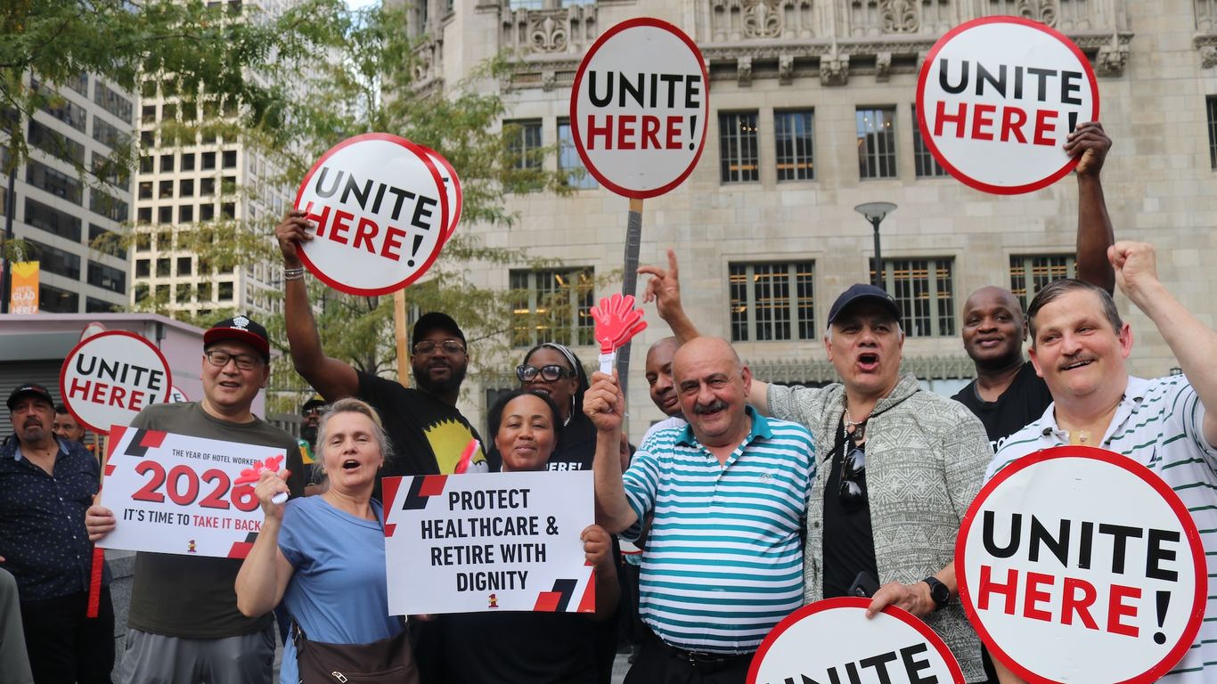 Thousands of Chicago hotel workers threaten to strike