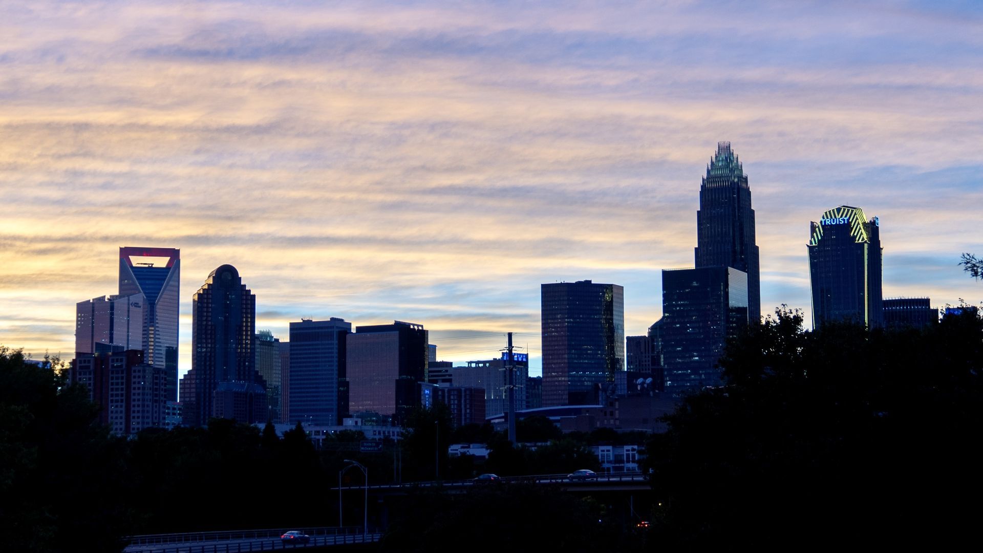 uptown charlotte skyline