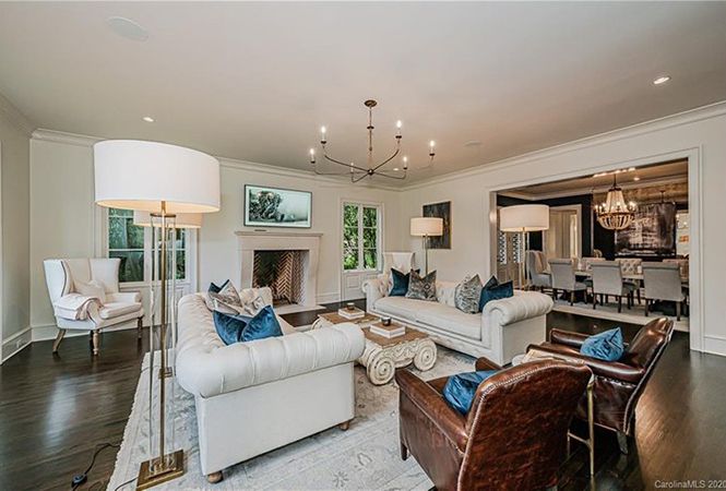 2251 Vernon Drive living room