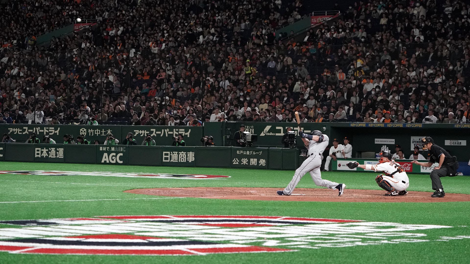 Mariners OF Mitch Haniger hits a two-run HR during a preseason friendly game against the Yomiuri Giants in Tokyo last March