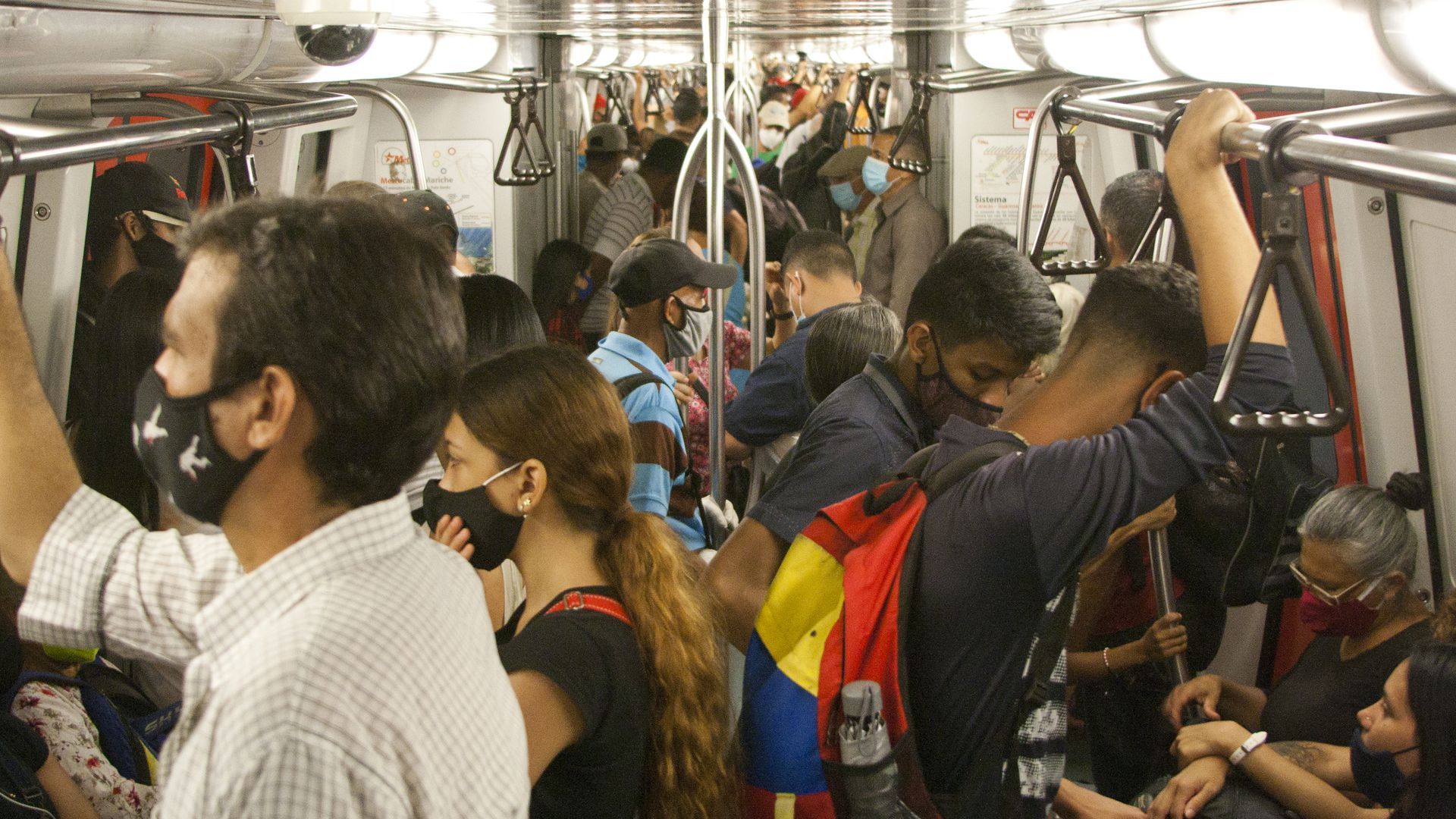 Picture of people in a subway in Caracas