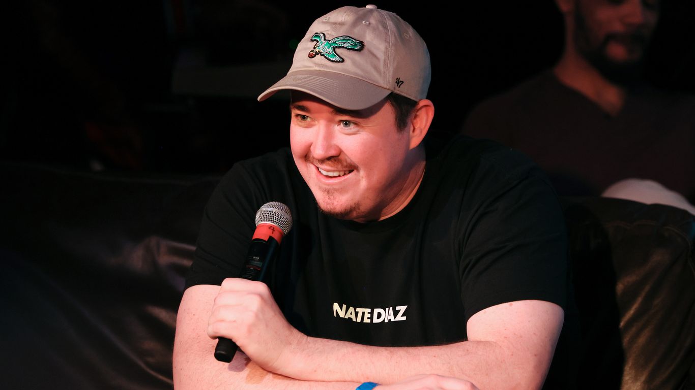 Shane Gillis nommé animateur de “SNL”, près de 5 ans après son licenciement pour racisme