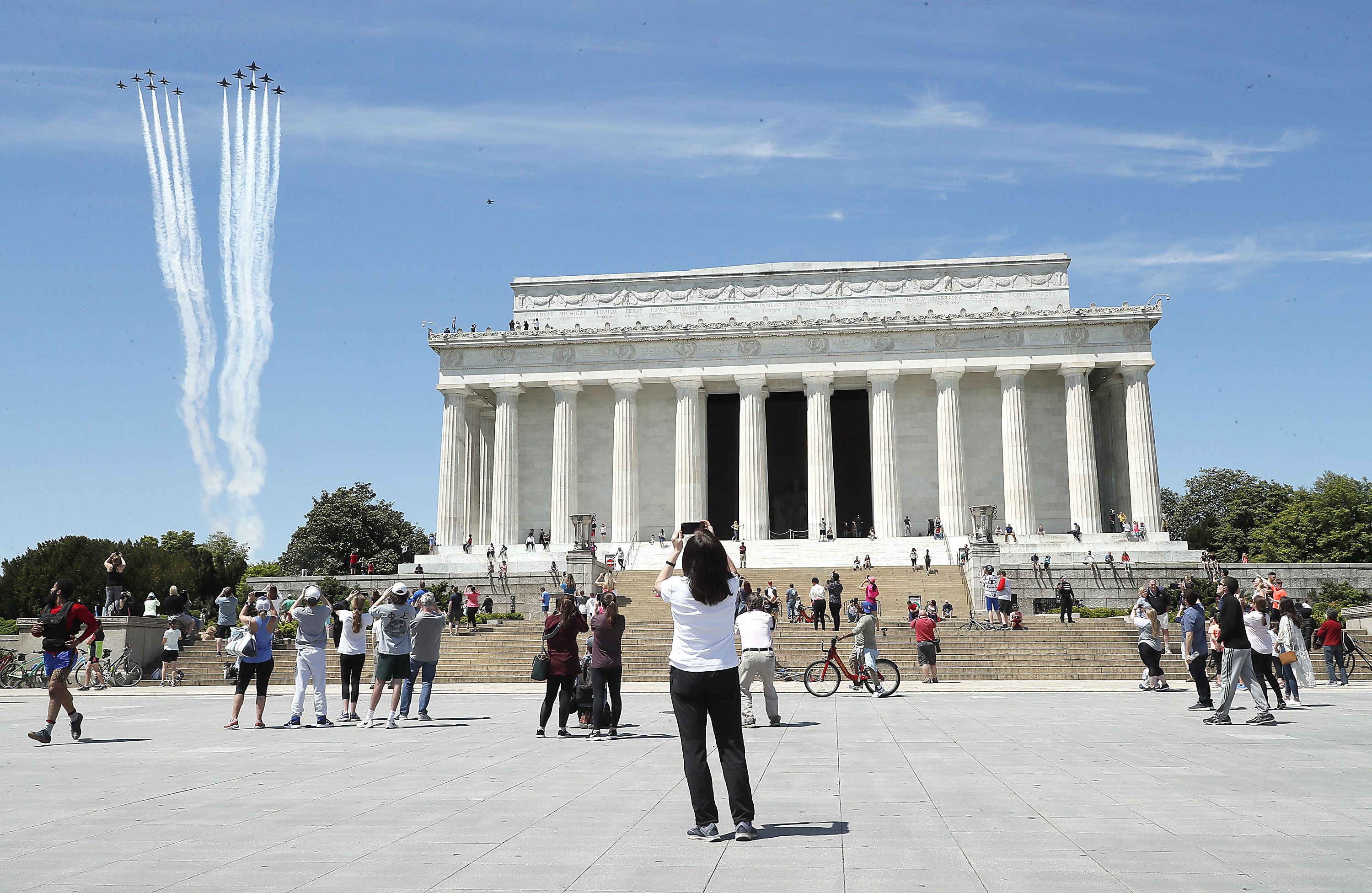 In photos: Blue Angels and Thunderbirds pay tribute to coronavirus caregivers