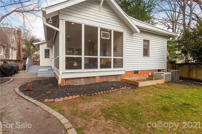 2338 Greenway Ave, back