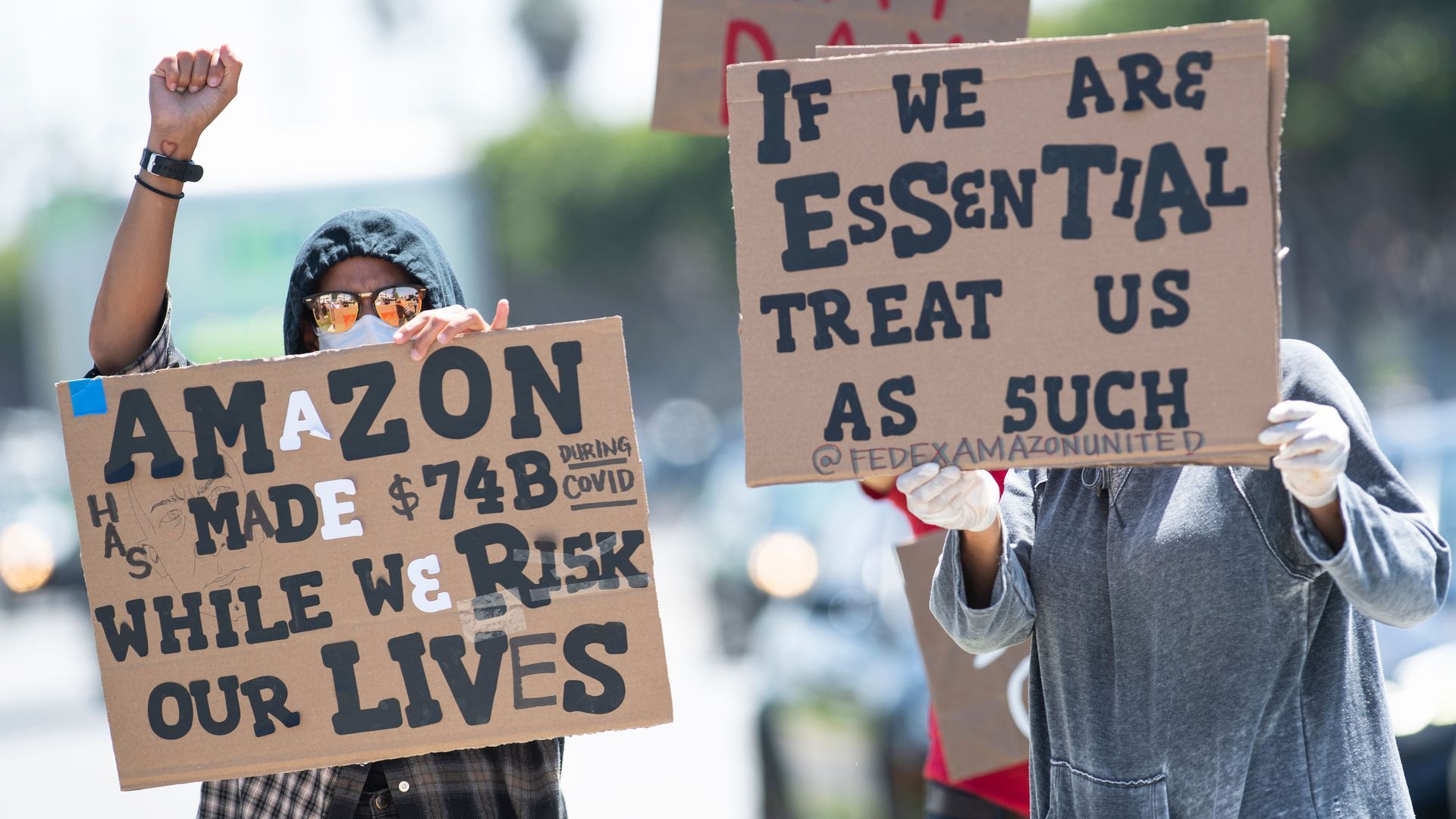 Workers in California protest Amazon's pandemic-era policies.