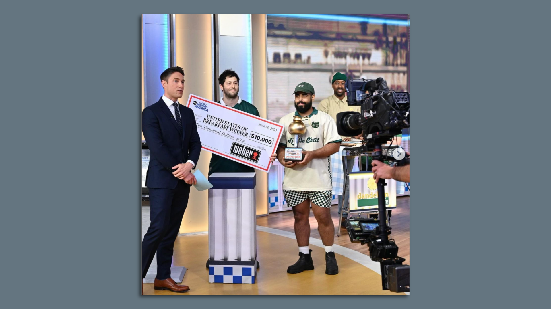 Philly's Middle Child owner Matt Cahn, check in hand, with chef Edwin De La Rosa, right, on "Good Morning America."