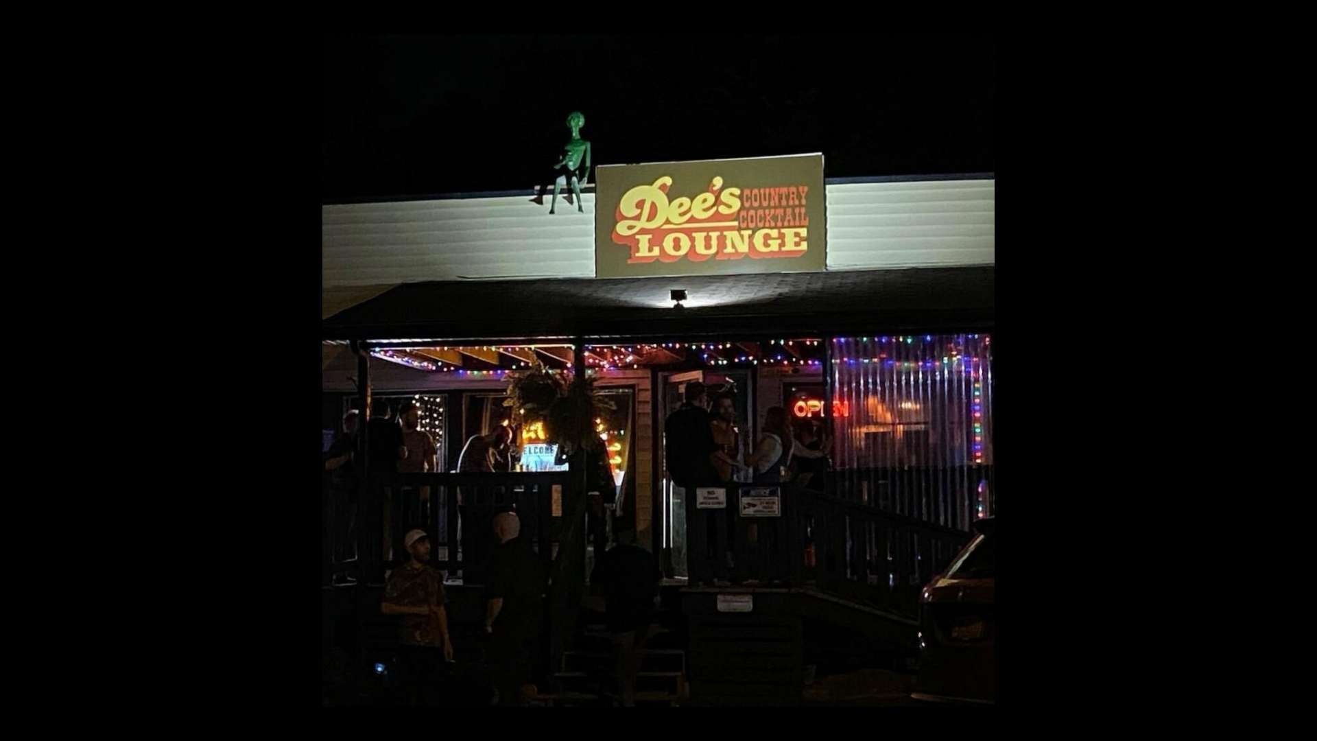 Dee's Country Cocktail Lounge