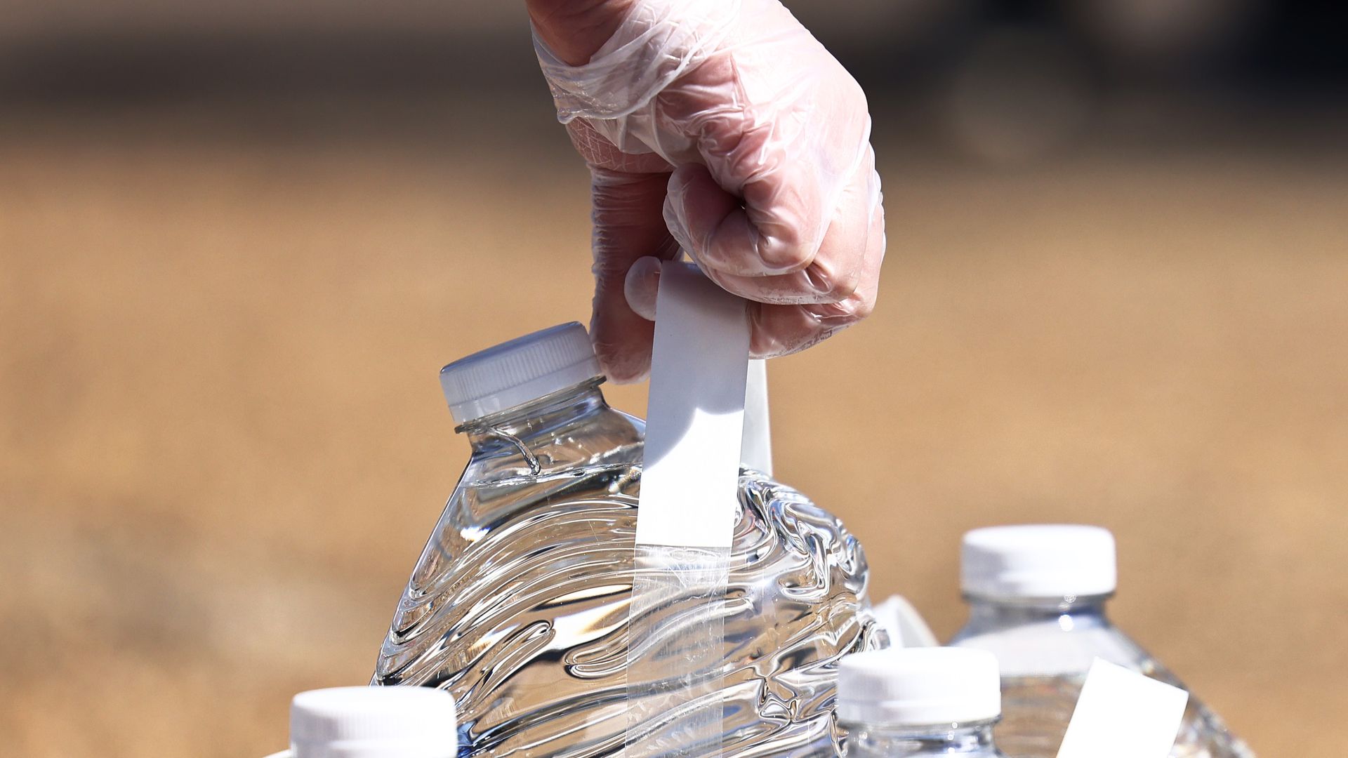 Many in Jackson, Mississippi without water a month after weather outage