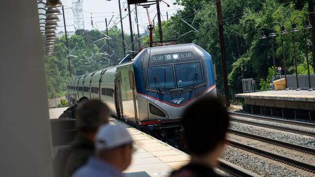 Heat waves trigger Amtrak delays, SEPTA slowdowns - Axios Philadelphia