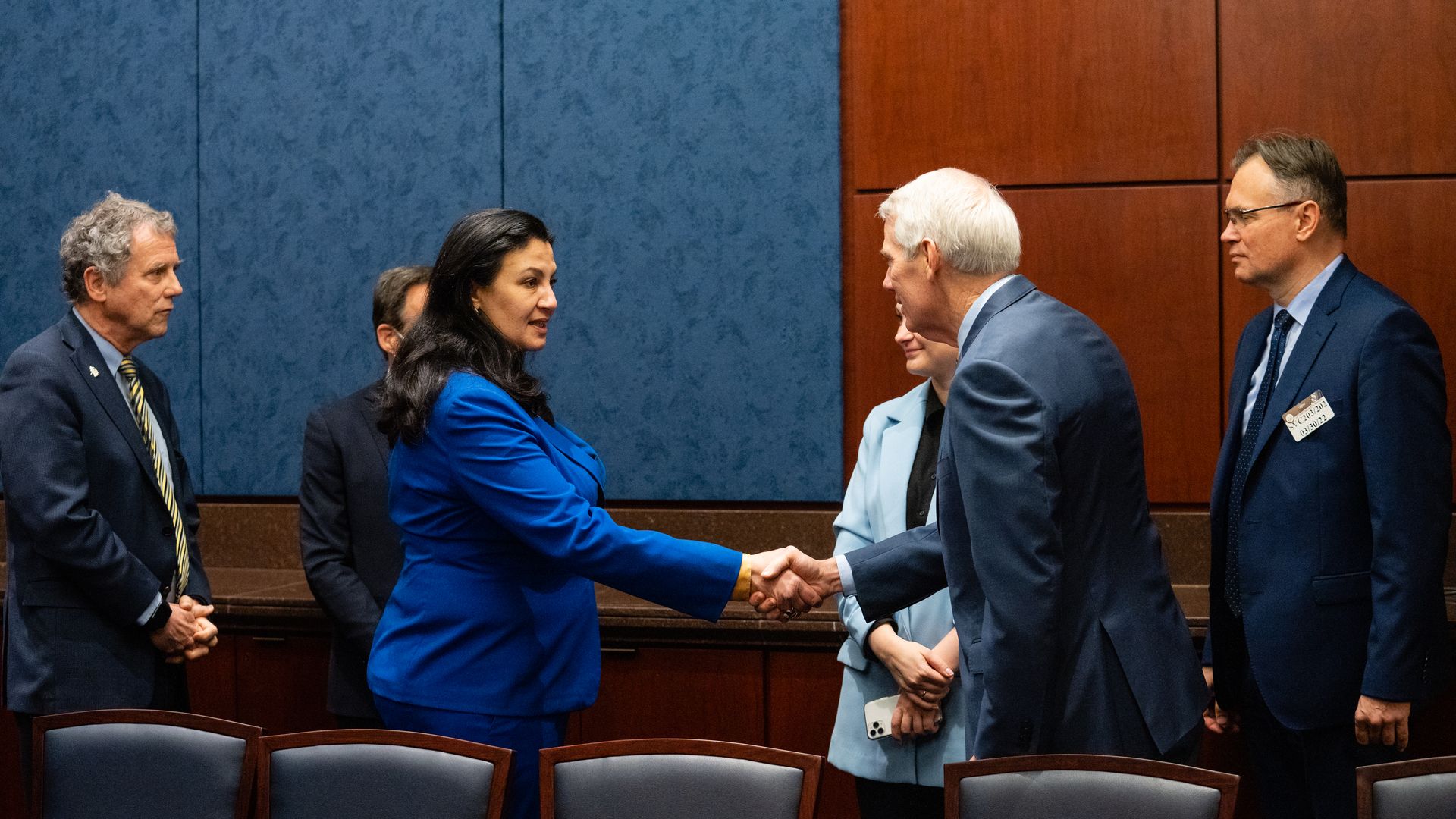 Ukrainian MP shakes hands with Rob Portman