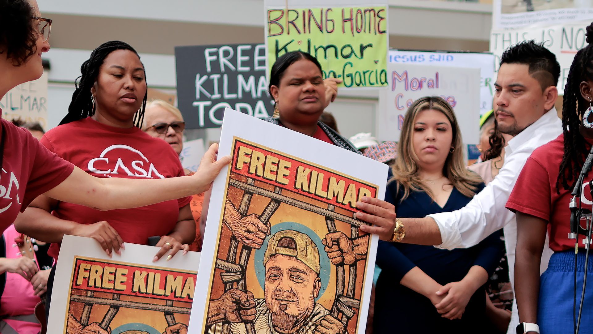 Jennifer Vasquez Sura (2nd R), the wife of Kilmar Abrego Garcia, is joined by supporters, advocates from CASA de Maryland, fellow union members and others as they rally in front of the U.S. District Court for Maryland ahead of a hearing on his case on July 07, 2025 in Greenbelt, Maryland. Abrego Gar