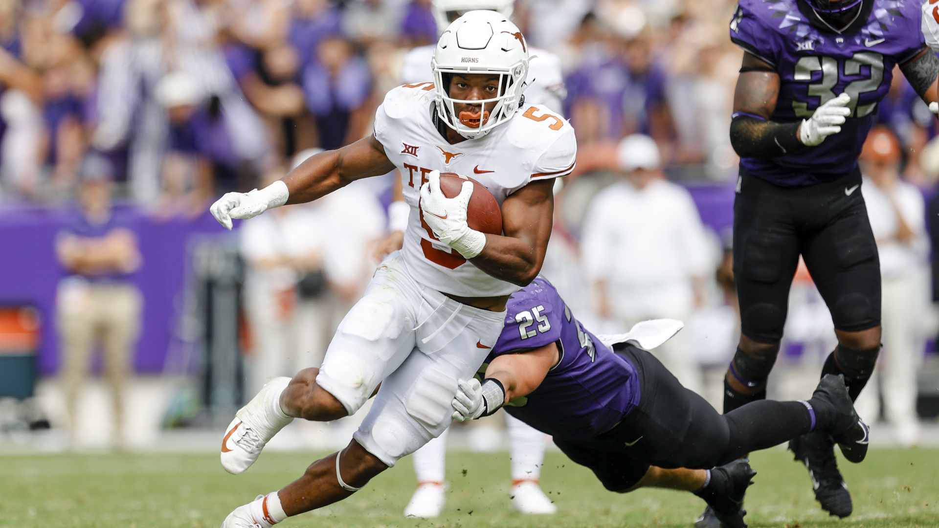 University of Texas running back Bijan Robinson eludes a tackler.