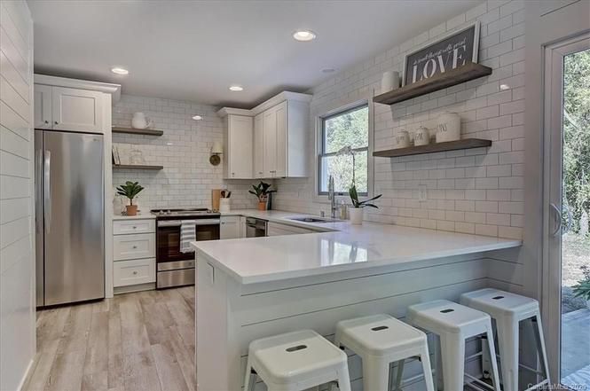 6745 Morganford Rd kitchen