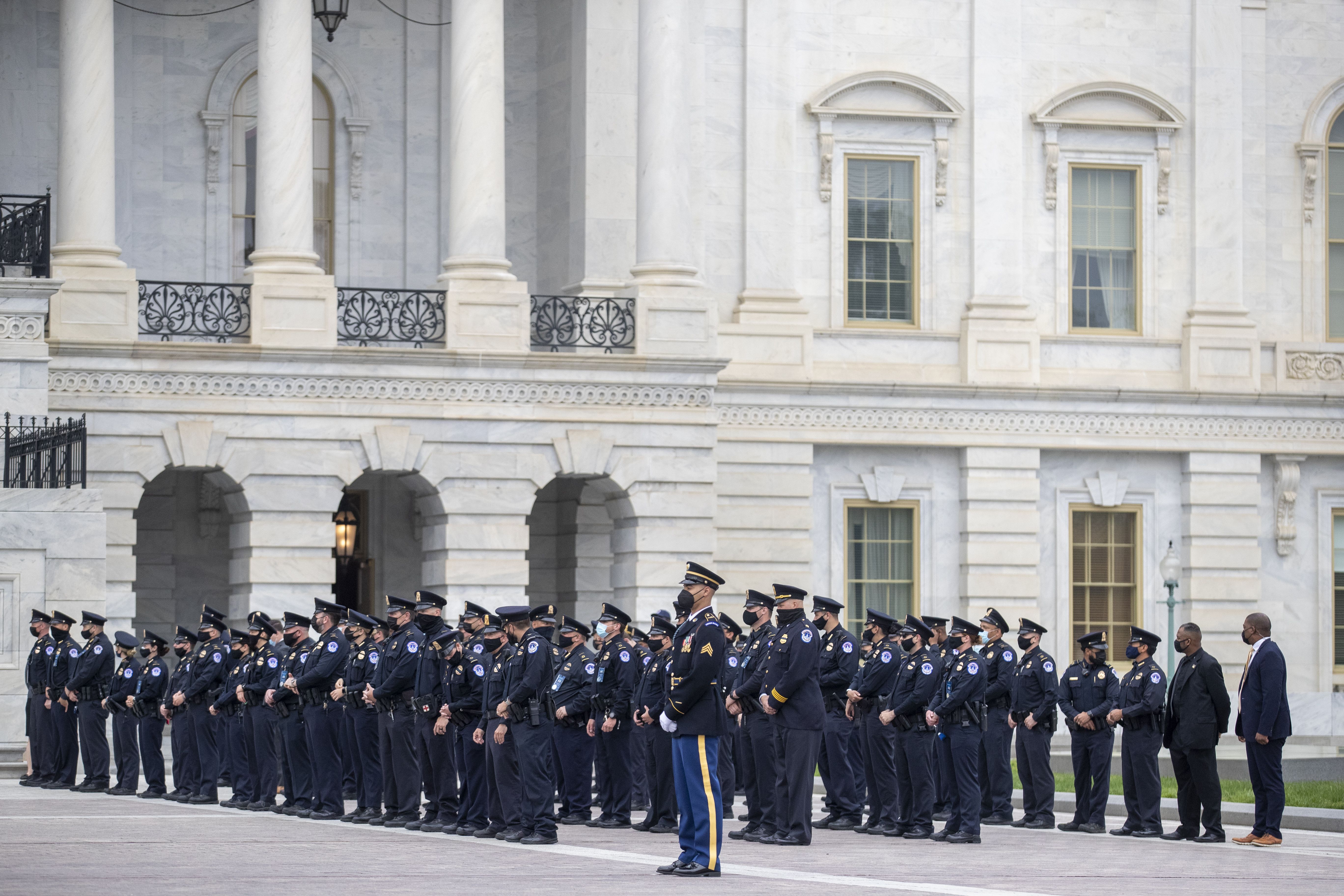 Capitol Police await Evans' arrival. Photo: Shawn Thew-Pool/Getty Images
