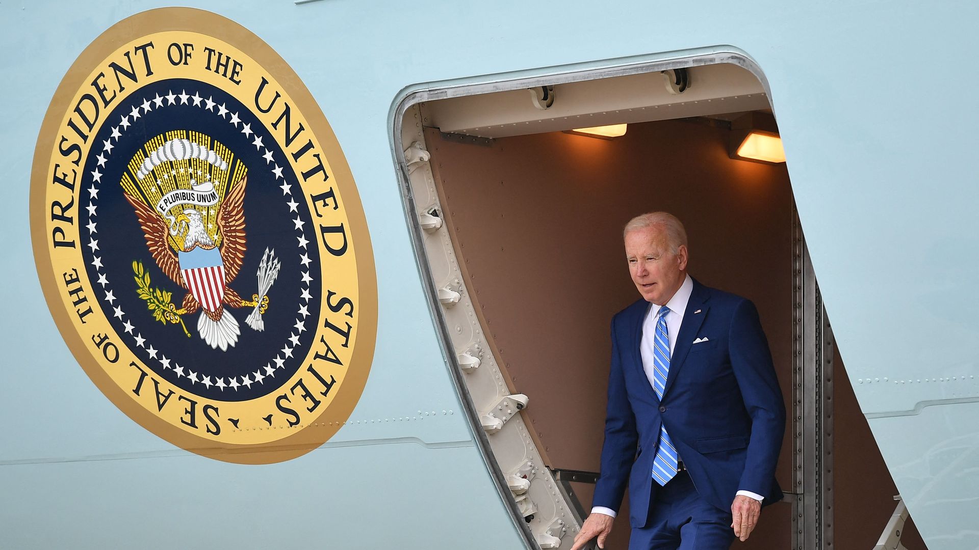 President Biden is seen walking past the presidential seal as he exits Air Force One in Des Moines.