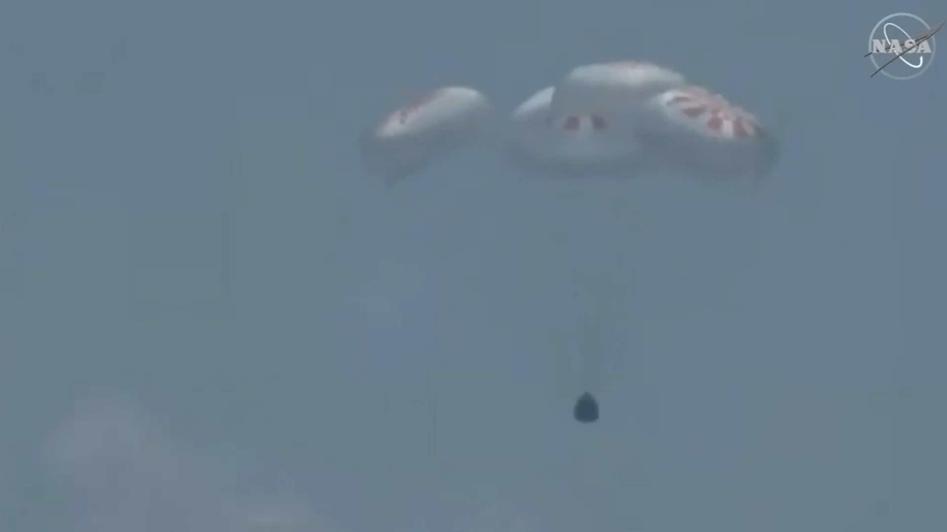 The Crew Dragon capsule just before splashing down in the Gulf of Mexico