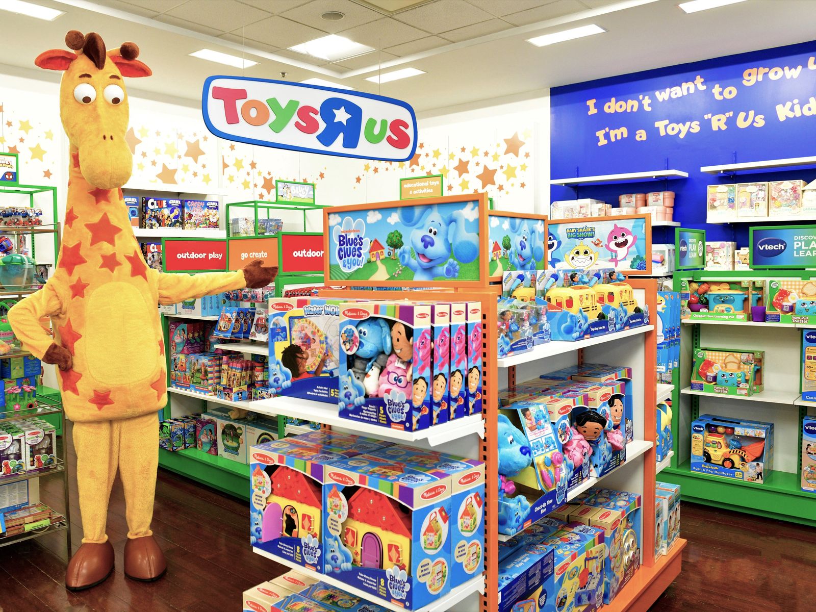 horario Excesivo Festival Macy's Toys R Us shops opening soon ahead of holiday shopping season