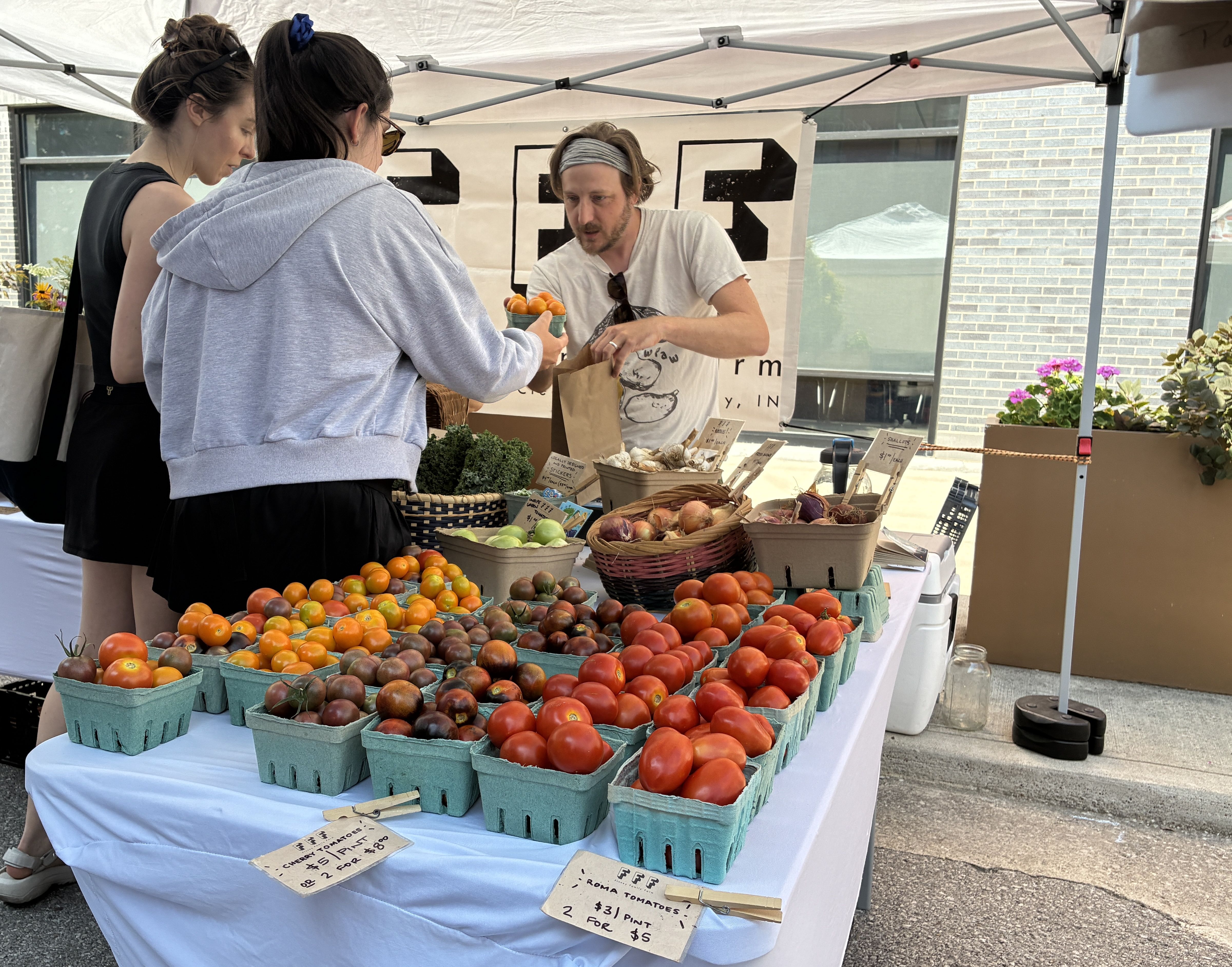 axios.com - Casey Weldon - Farmers markets help farms grow loyal customers