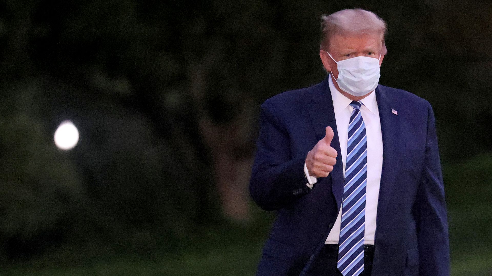 President Trump wearing a mask and giving a thumbs up