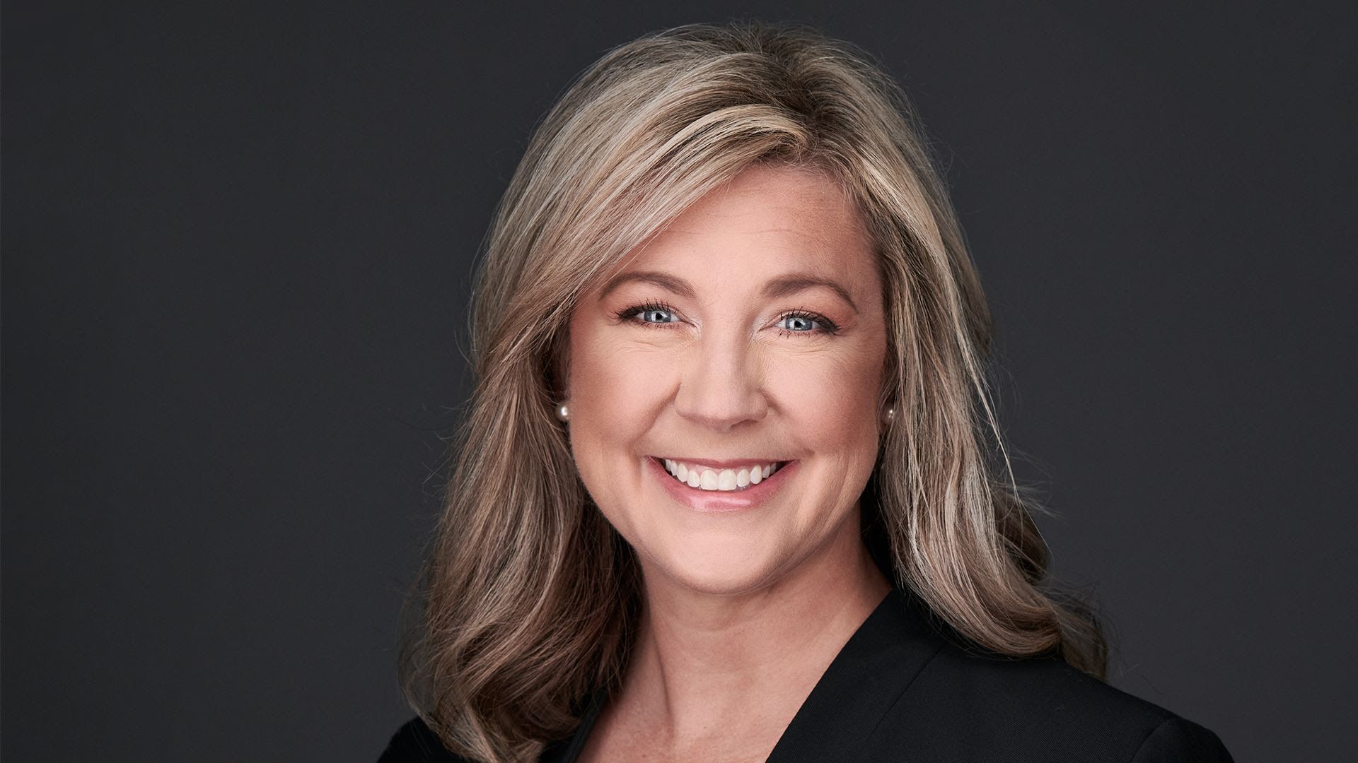 Headshot of smiling Lynne Ingram