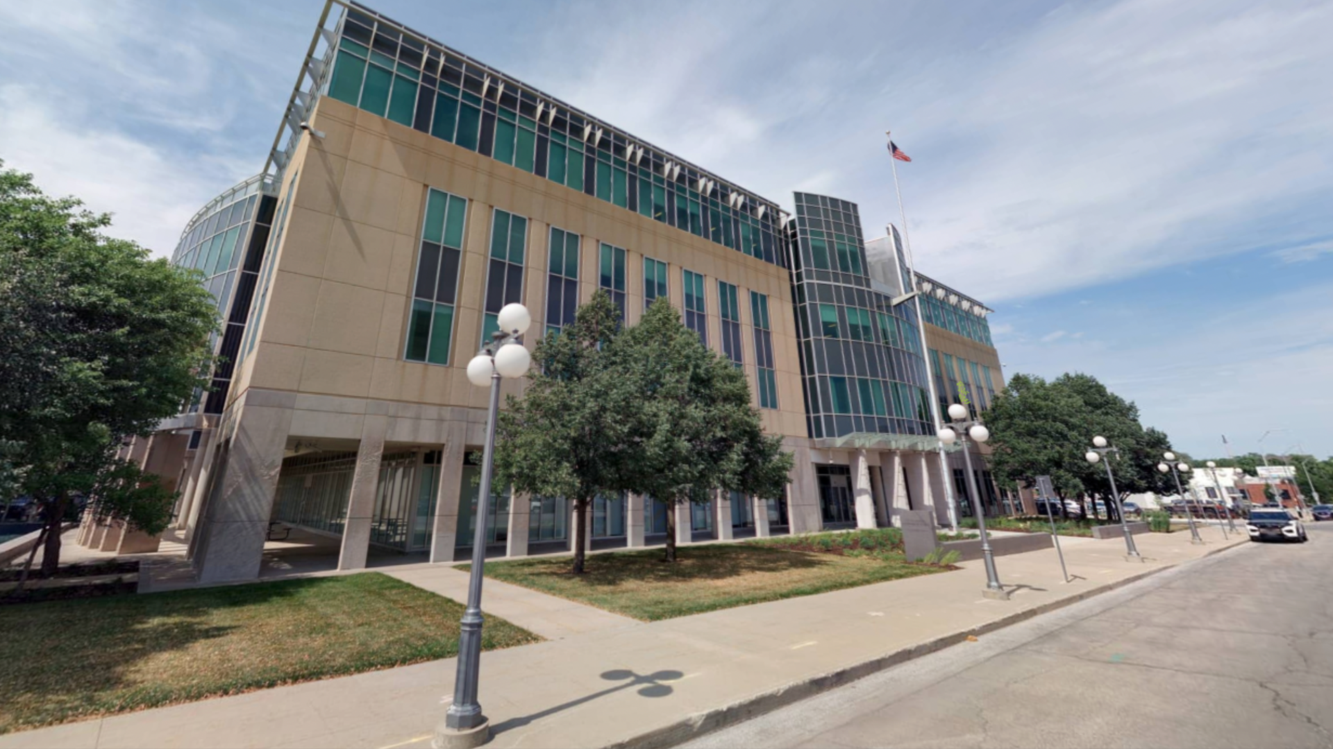 A photo of the former courthouse in downtown Des Moines.