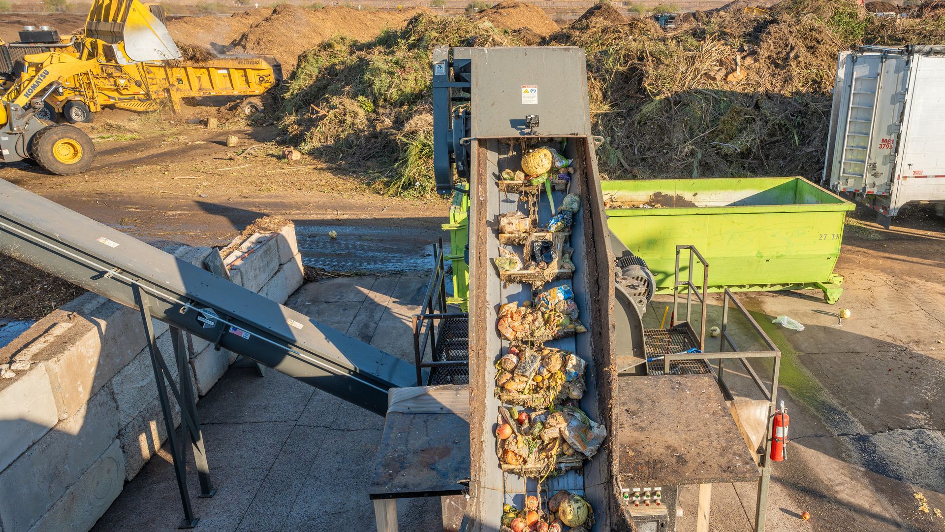 A conveyor belt moves decomposing food. 