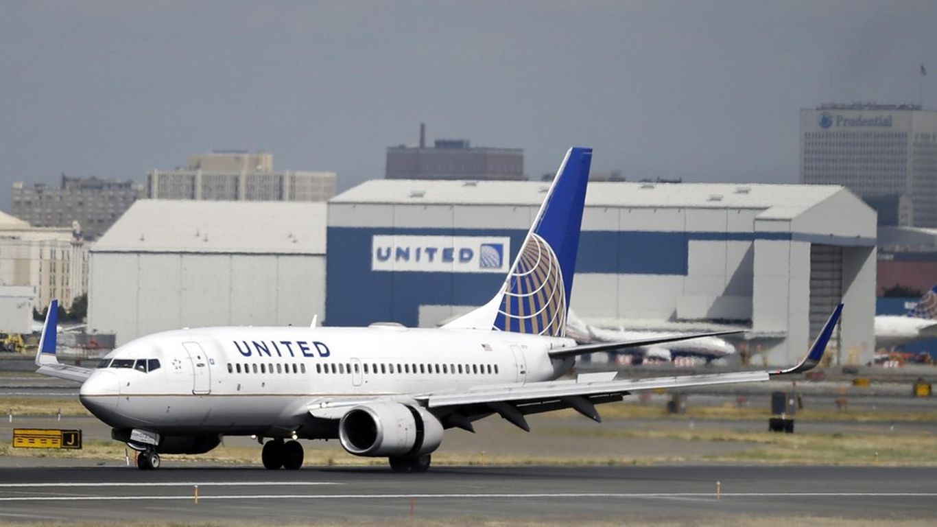 United passenger removed from plane is suing