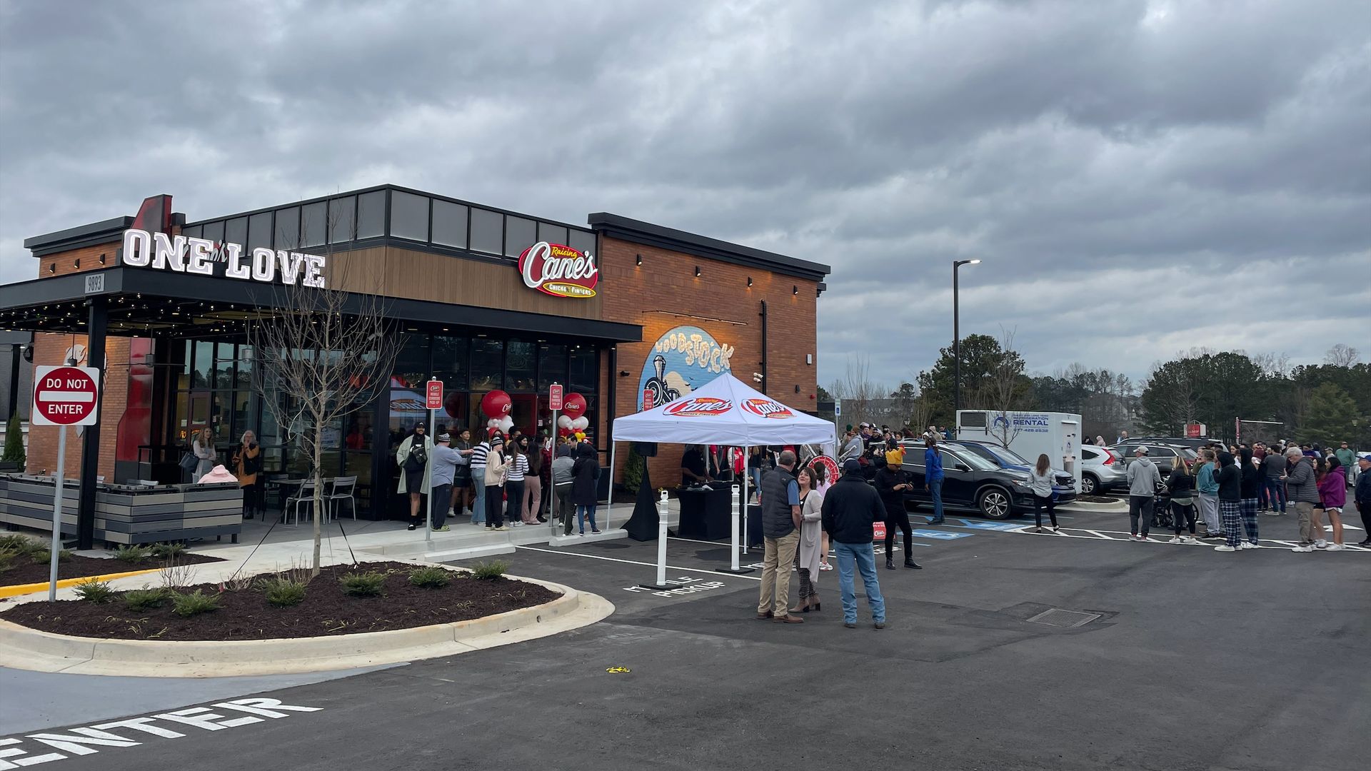 Raising Cane’s opened its third metro Atlanta restaurant in Woodstock yesterday. Photo: Raising Cane’s Chicken Fingers